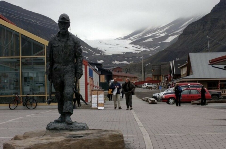 Tourists in Longyearbyen, Svalbard. Photo: Thomas Nilsen