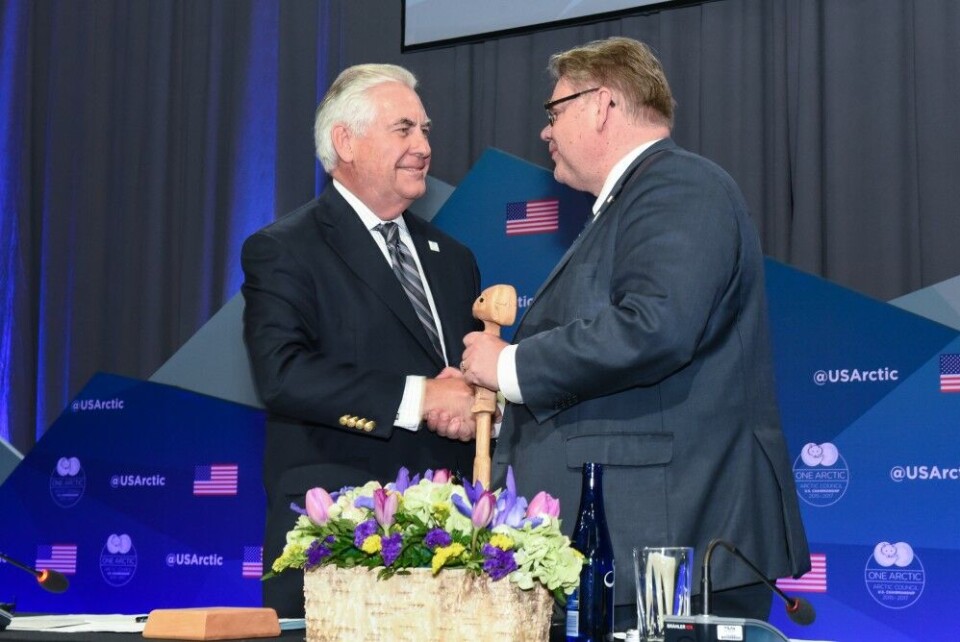 U.S. Secretary of State Rex Tillerson hands the Arctic Council gavel over to Finland’s Minister of Foreign Affairs Timo Soini in Fairbanks, Alaska on Thursday. Photo: Linnea Nordström/Arctic Council Secretariat