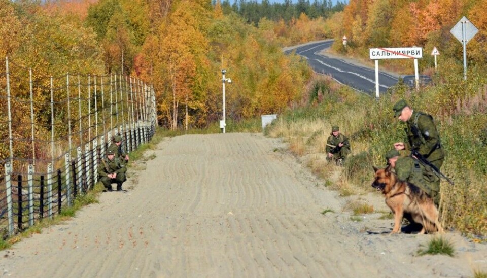 Russian barriers towards the Pasvik river, which forms the joint Norwegian-Russian border. A similar regime with barbed wire fences is in force along the 1,340 kilometers long border Russia has with Finland. The men on this photo are FSB Border Guards. Photo: Thomas Nilsen
