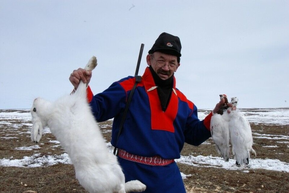 Hunter with hare and grouse. Photo: Thomas Nilsen