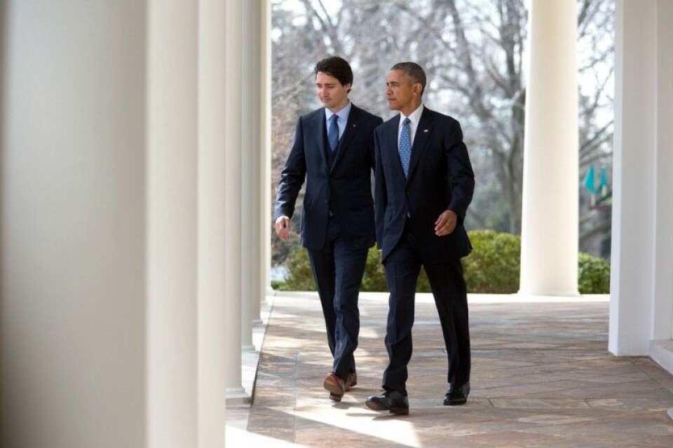 President Obama walks with the Prime Minister along the Colonnade to the Oval Office. (Official White House Photo by Chuck Kennedy)