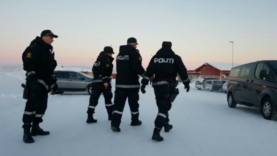 The Police is now guarding the entrance gate to the Reception Centre. Photo: Thomas Nilsen
