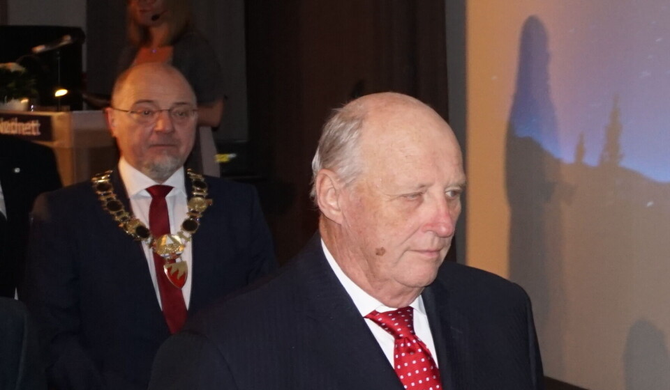 King Harald V of Norway with Kirkenes Mayor Rune Rafaelsen. Photo: Thomas Nilsen