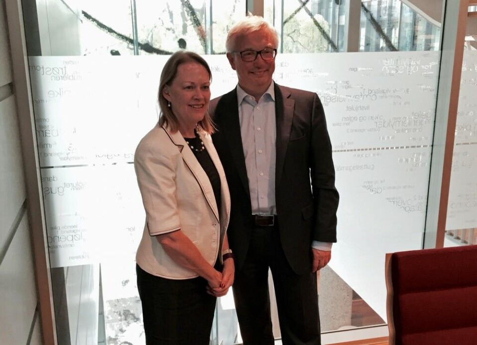 Mary Warlick had meetings with Norwegian stakeholders to discuss the situation in the oil industry and energy cooperation between Norway and the USA. Here she is with Karl Eirik Schjøtt-Pedersen, Secretary General of the Norwegian Oil and Gas Association. Photo: US Embassy