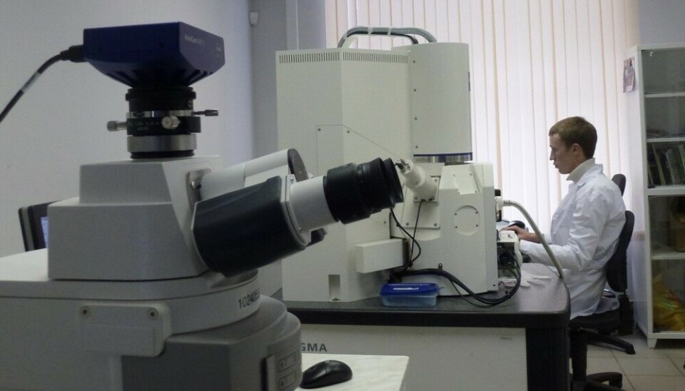 A lab worker at the North Arctic Russian Federal University in Arkhangelsk. Thousands of mostly young scientists have left Russia after the war in Ukraine. Photo: Atle Staalesen