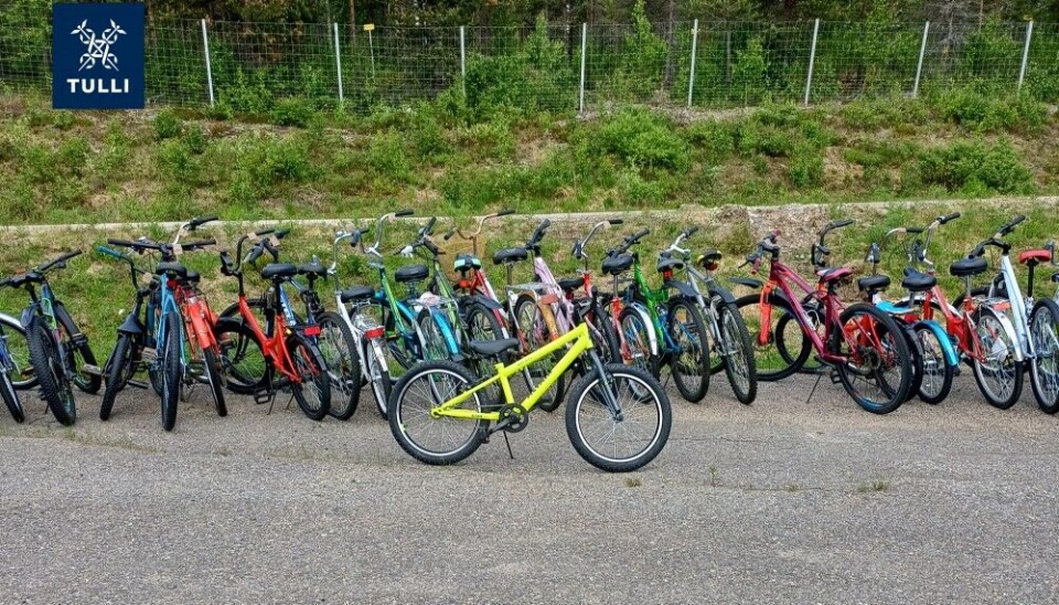 Hundreds of these bicycles were left by asylum seekers on the side of the road. Photo: Finnish customs Tulli.fi