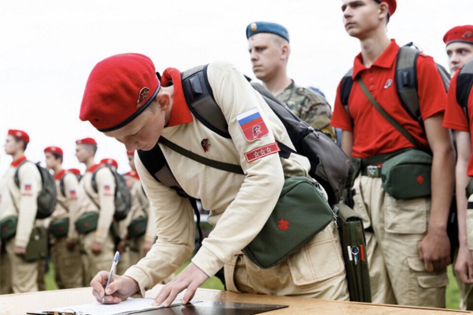The first kids from Kola Peninsula sign up the Young Army. Photo: Russian Ministry of Defence, mil.ru