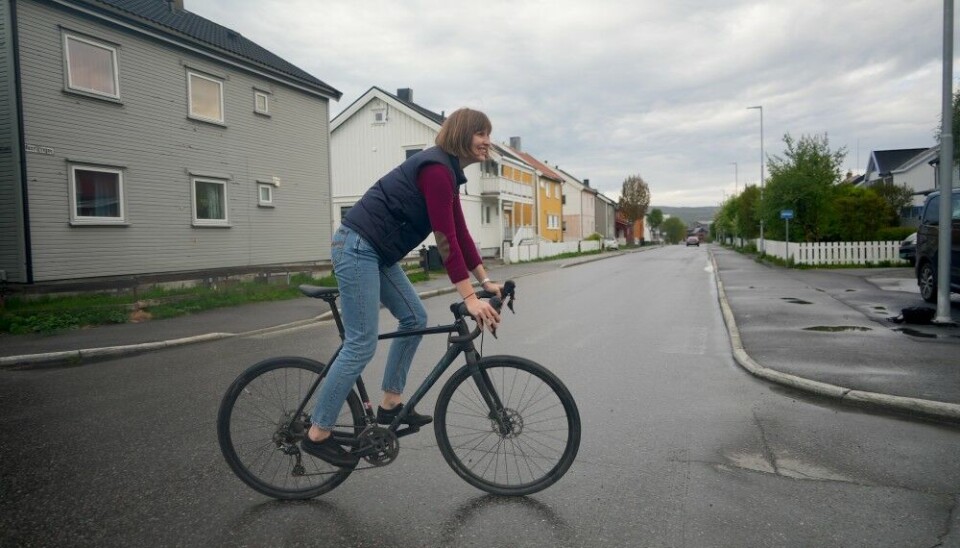 Hannah prefers to bike to her work in Kirkenes. Photo: Elizaveta Vereykina