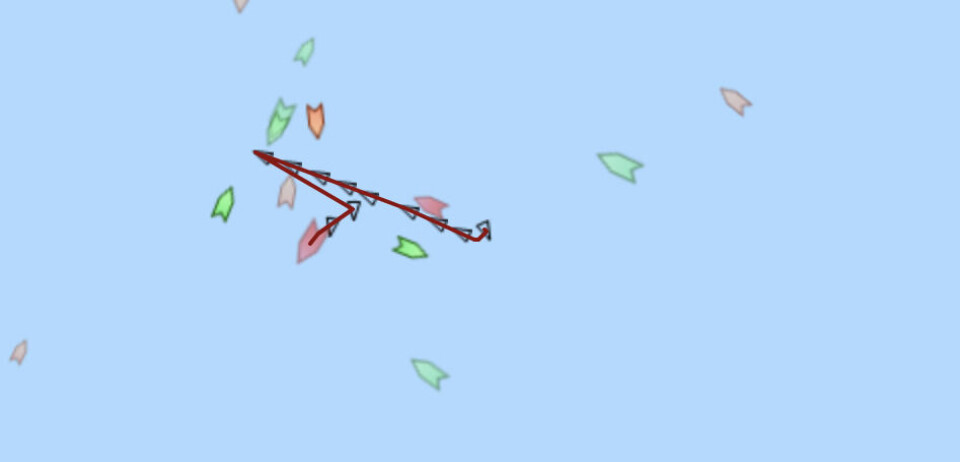 The red track shows how the crude oil tanker “Venice A” is sailing back-and-forth. The same go for the other ships in the area. Screenshot from MarineTraffic, Thursday at 17.00 Norwegian time.
