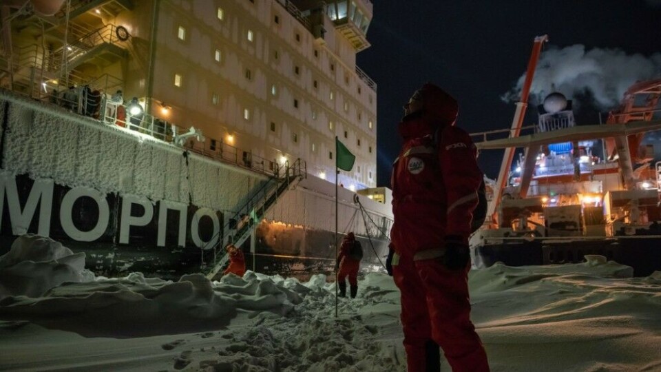 A scientific team and crew on the second leg of the scientific expedition visit Polarstern after arriving at the MOSAiC ice floe. Photo: Esther Horvath/Alfred Wegener Institut