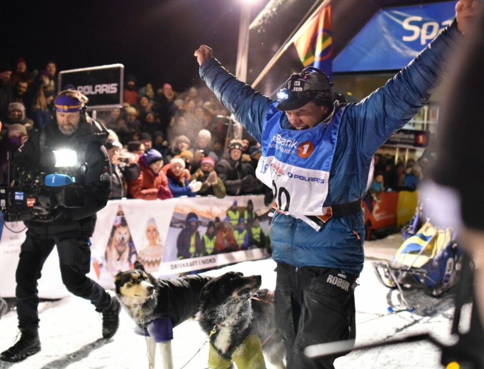 A happy Petter Karlsson crossed the finish line in Alta late Friday evening. Photo: Morten Broks / Finnmarksløpet