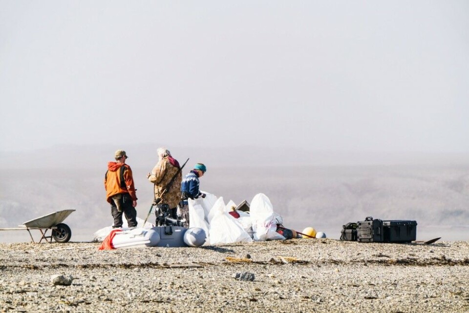 Plastic waste clean-up at Farmhamna a few hours boat-tour from Longyearbyen. Photo: Einar Jenssen