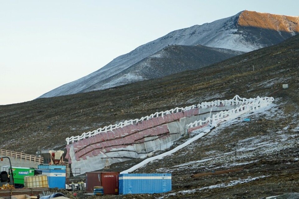 A 20 meters high frozen wall is created to stabilise the permafrost. Photo: Thomas Nilsen