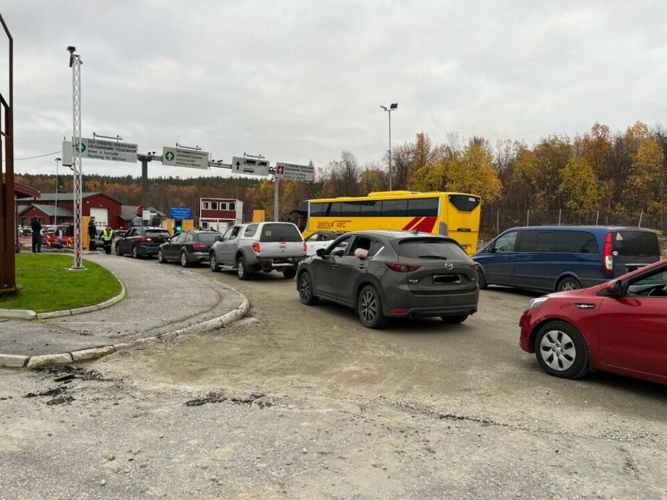 Queues at Norway’s border checkpoint at Storskog on Tuesday. Photo: Barents Observer