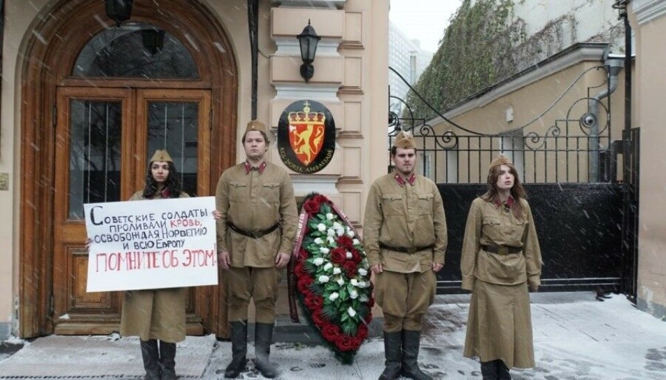 Pro-Kremlin activists’ event near the Norwegian Embassy in Moscow. Photo: vk.com/volrota