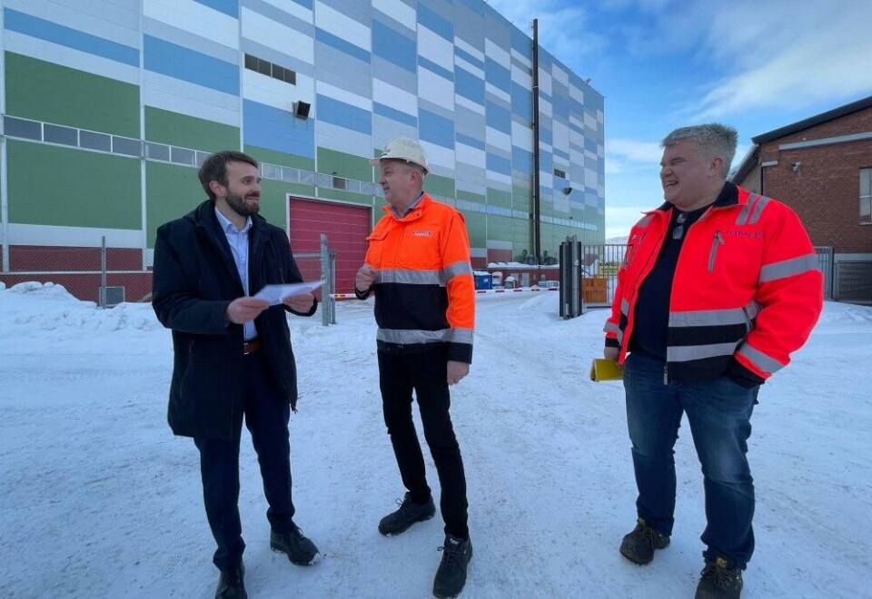 Minister Jan Christian Vestre (left) visits Greger Mannsverk (center) and his Kimek yard in Kirkenes. Photo: Atle Staalesen