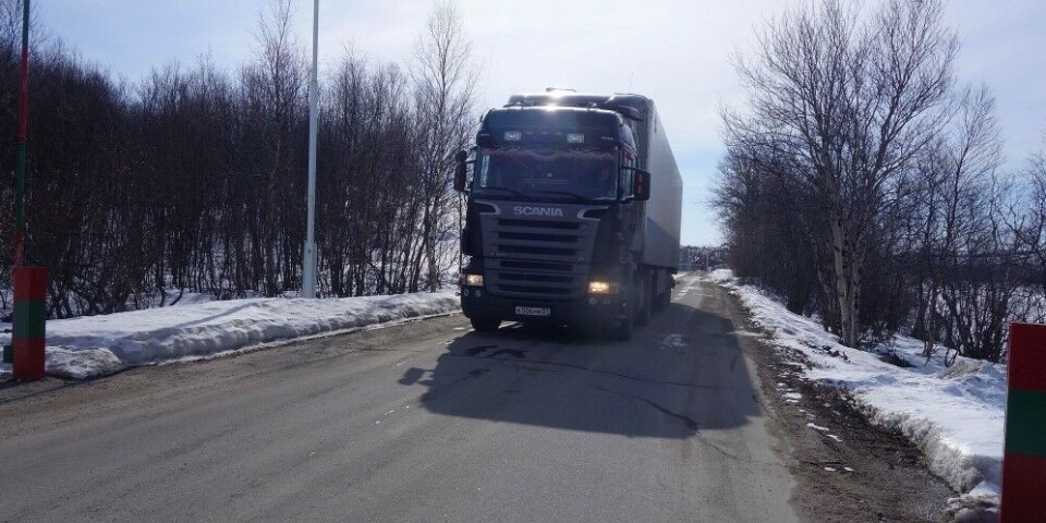 Russian truck crossing the Norwegian-Russian border. Photo: Atle Staalesen Atle Staalesen