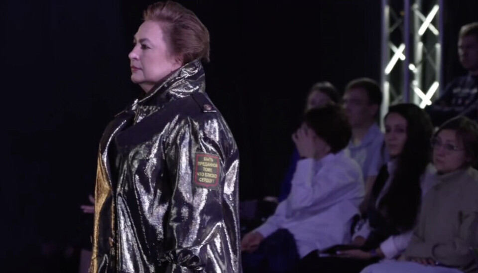 Lutzia Nurmukhametova, mother of Farit Zaripov, who died in the war, took part in the fashion show. Photo: Screenshot of the video posted by the governor Natalya Komarova