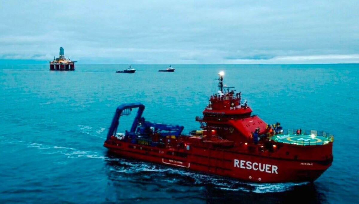 A Russian rig prepares for drilling in the Barents Sea