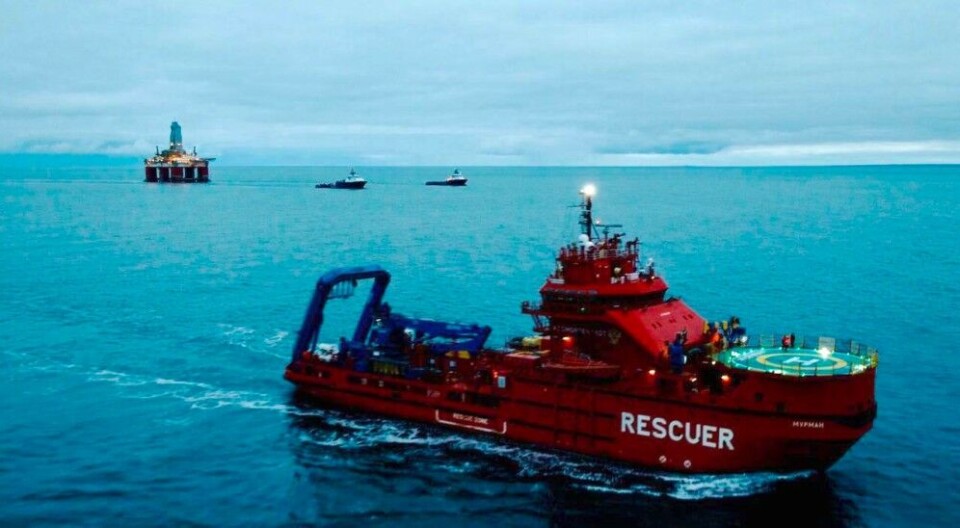 Rig 'Severnoye Siyanie' on its way to drill site in Barents Sea. Photo: Gazprom Nedra