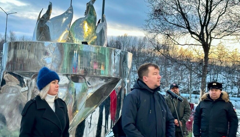 Мэр Заозерске Алексей Пеньшин выступает на церемонии открытия нового военного мемориала. Фото: vk.com/zaozadm