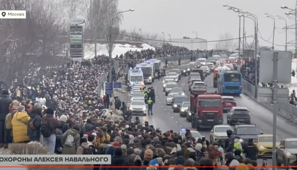 Despite the danger of being detained or prosecuted, thousands of Aleksei Navalny supporters gathered at his funeral in Moscow. Photo: Screenshot from the Navalny Team YouTube channel live stream.