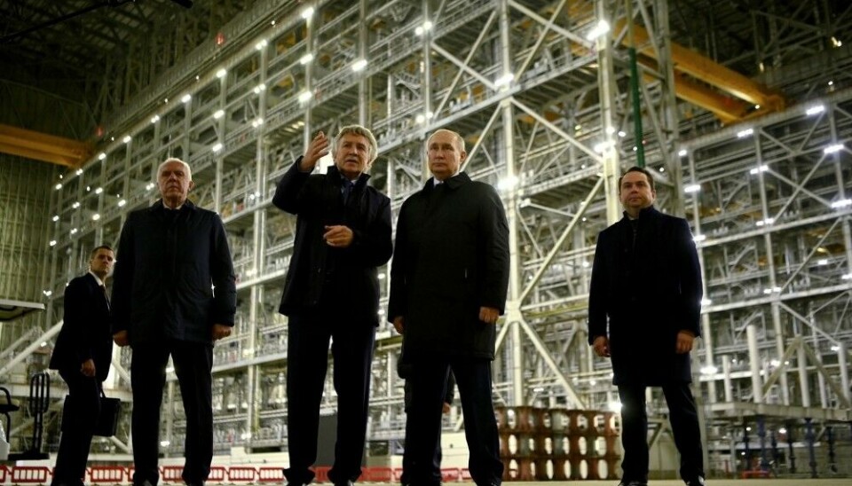 Putin at Belokamenka together with Aleksandr Gutsan (left), Leonid Mikhelson (left) and Andrei Chibis (right). Photo: Kremlin.ru