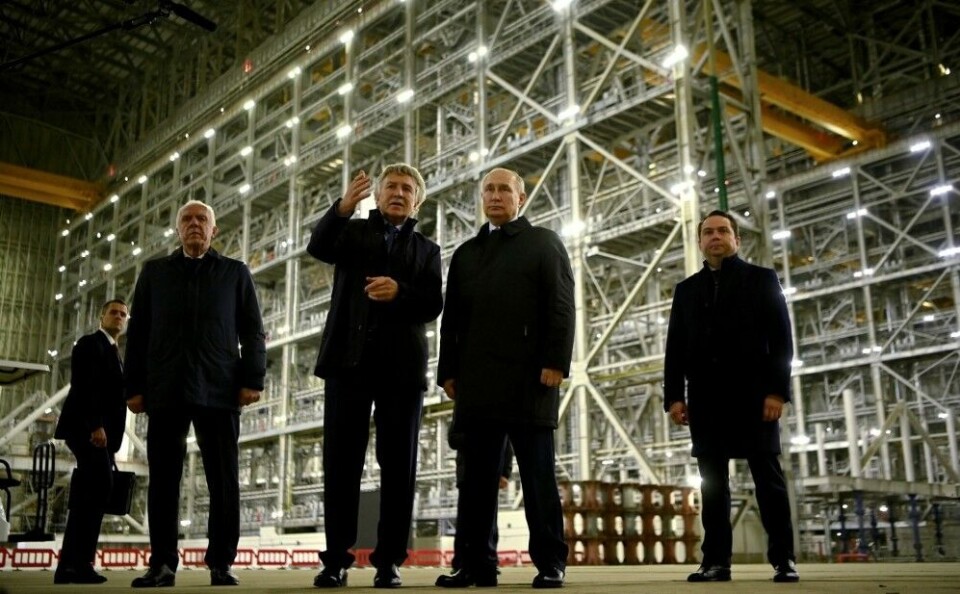 Novatek co-owner Leonid Mikhelson in summer 2023 hosted Vladimir Putin at the Belokamenka LNG Construction Center outside Murmansk. One year later, the yard might be closed indefinitely. Photo: Kremlin.ru