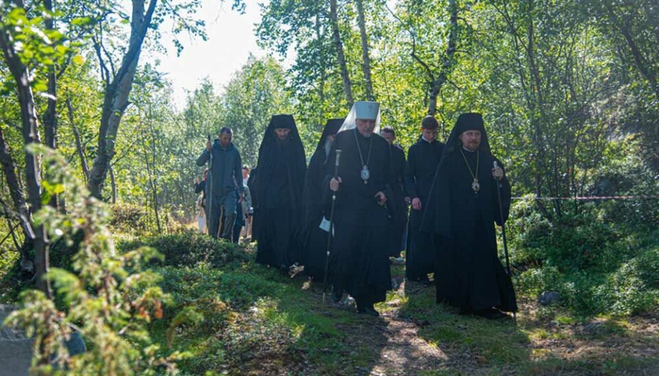 Metropolitan Mitrofan and Bishop Tarasii in the forest near the Church of Boris and Gleb. Photo: mmeparh.ru