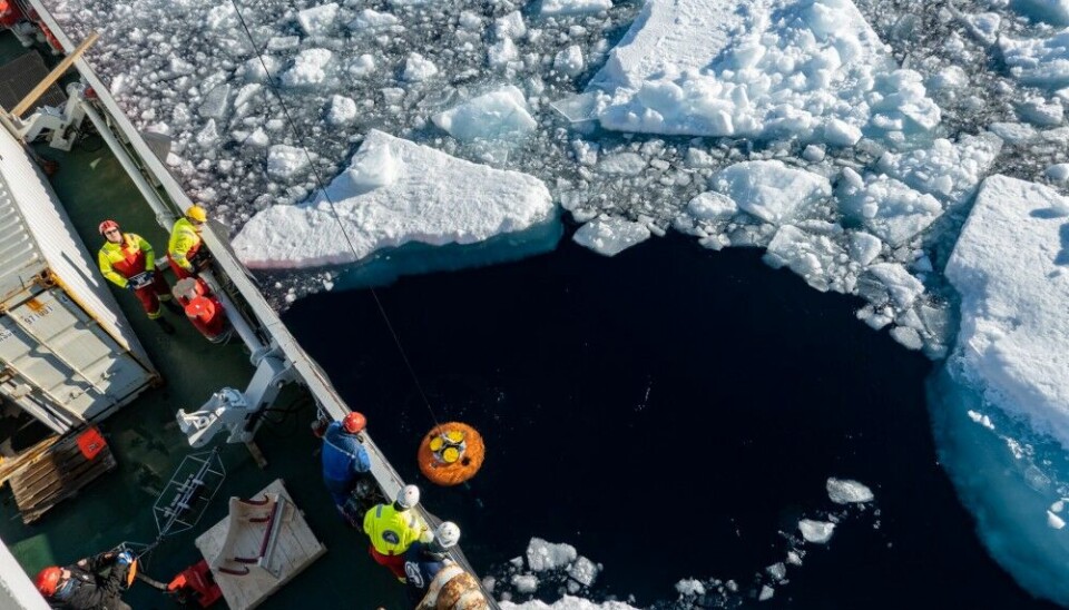 The crew of Kronprins Haakon ship had to raise the 4,000-meter rig with data. Photo: Trine Lise Sviggum Helgerud, The Norwegian Polar Institute