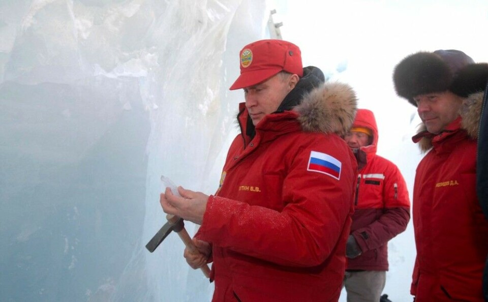 Vladimir Putin in touch with the ancient ice of a glacier in Franz Josef Land. Photo: Kremlin.ru