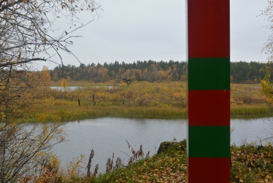 Russian border pole on the east side of the Pasvik River. Photo: Thomas Nilsen