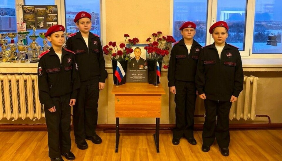 Kids from School No 8 honor former graduate Aleksei Kosteev. Photo: School No 8 on social media VK