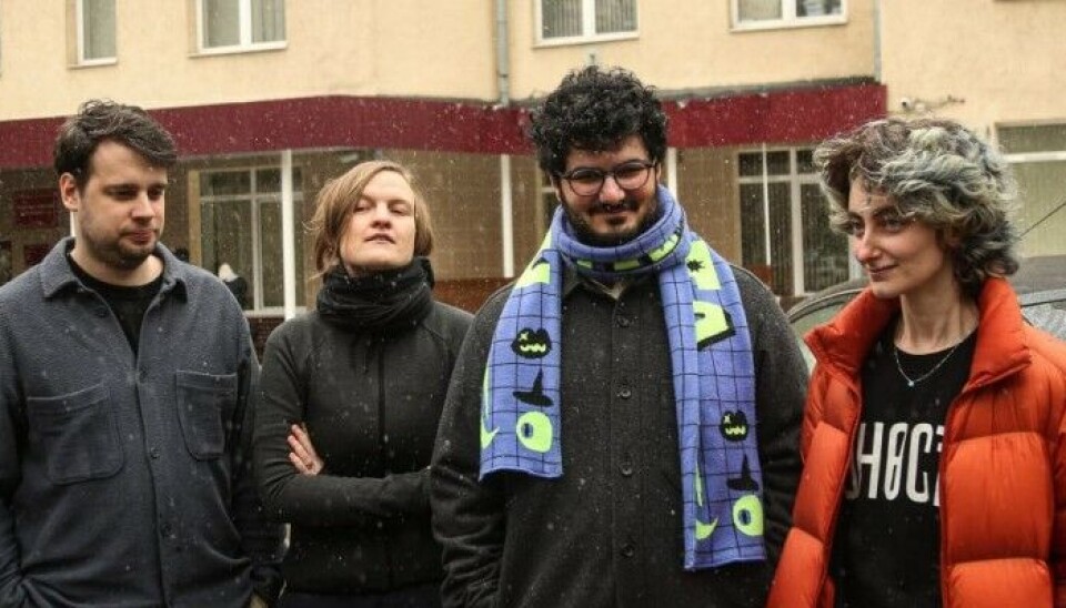 Экс-редакторы «DOXA» у здания суда. Фото: DOXA»
