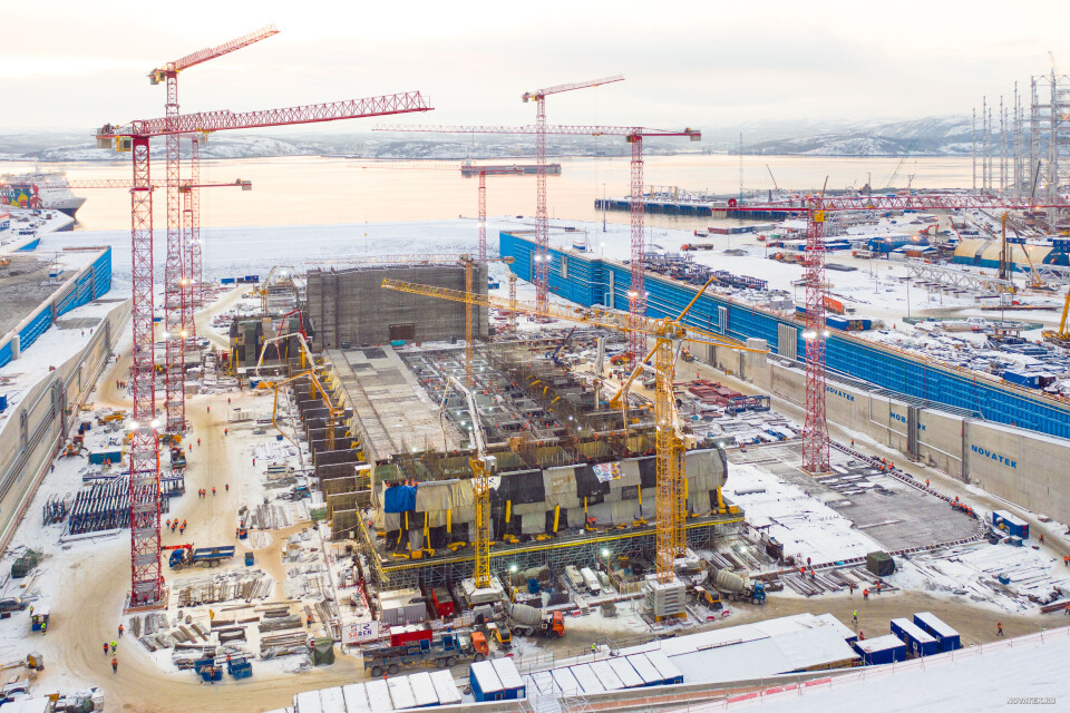 Construction of the giant barge to hold Train 1 for Arctic LNG 2 takes place at Kola Yard in Belokamenka north of Murmansk. Photo: Novatek