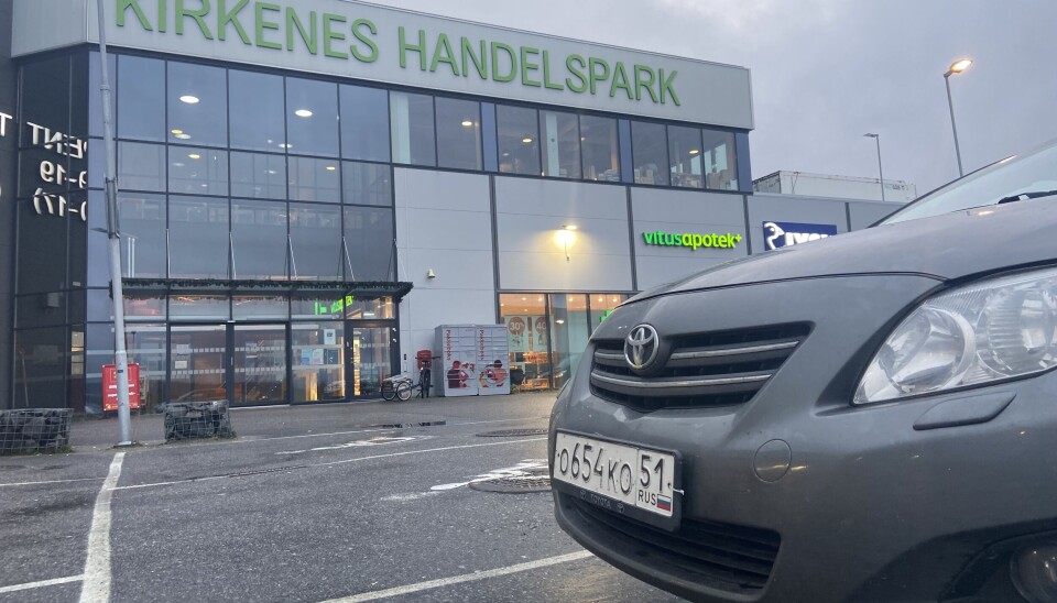 One of the last cross-border shoppig tours to Kirkenes mall this Friday afternoon. Photo: Thomas Nilsen
