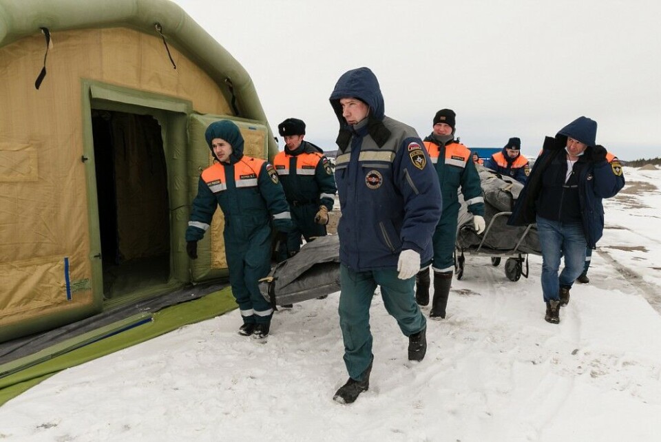 A tented field hospital flown in from Moscow is erected near Belokamenka. Photo: gov-murman.ru