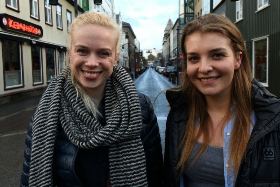 Gudmunda Palmadóttir (left) and Petra Frimannsdóttir say housing in Reykjavik is too expensive for young Icelanders. Photo: Thomas Nilsen
