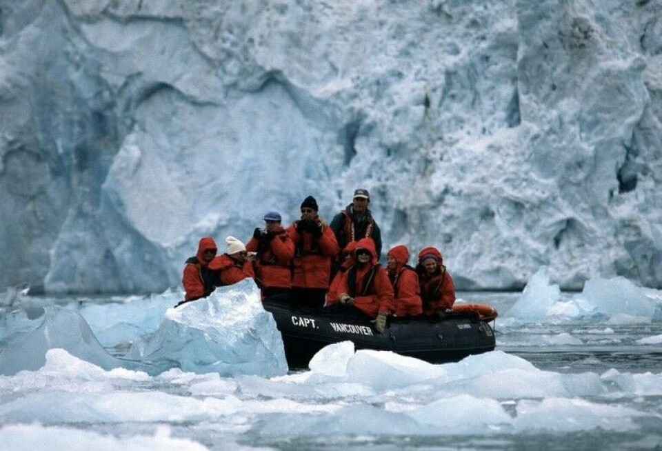 Arctic tourism. Illustration: Thomas Nilsen