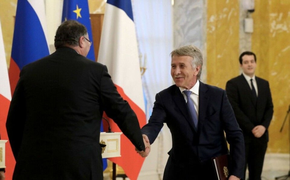 Novatek's Leonid Mikhelson (right) shakes hand with Patrick Pouyanné, Chairman and CEO of Total. Photo: Kremlin.ru