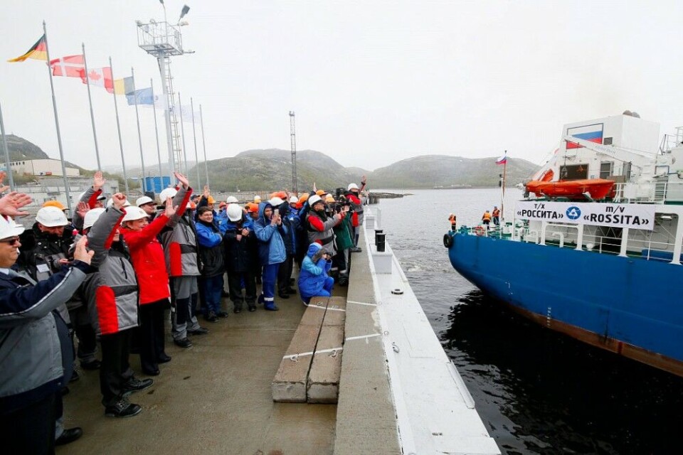 The “Rossita” leaves Andreeva Bay with its first load. Photo: gov-murman.ru