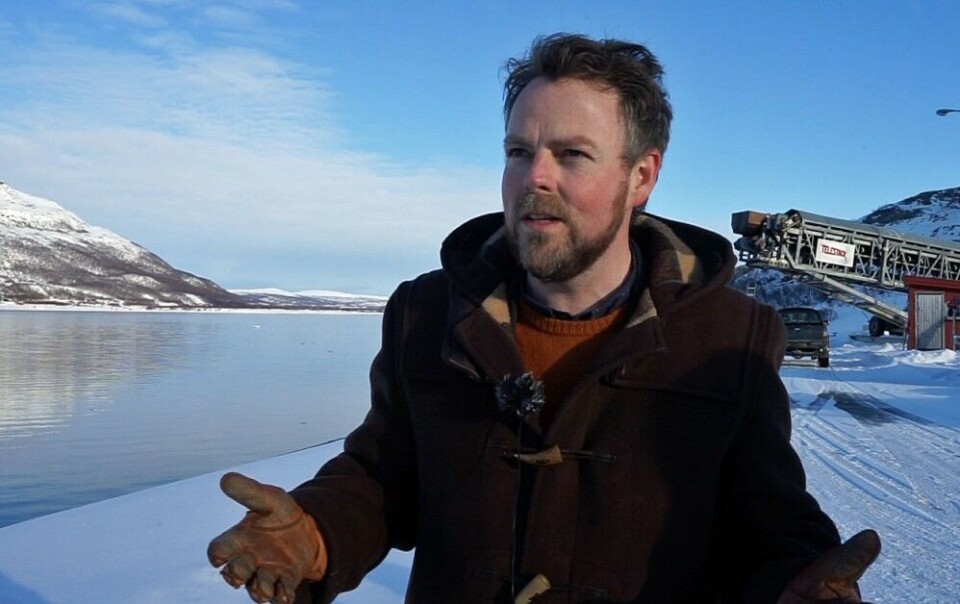 Torbjørn Røe Isaksen is Norway's Minister of Trade and Industry. Here on the shore of Repparfjord in Finnmark. Photo: Thomas Nilsen