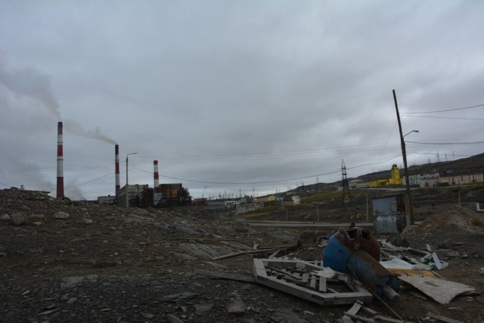 Nikel and the nickel plant. Photo: Atle Staalesen