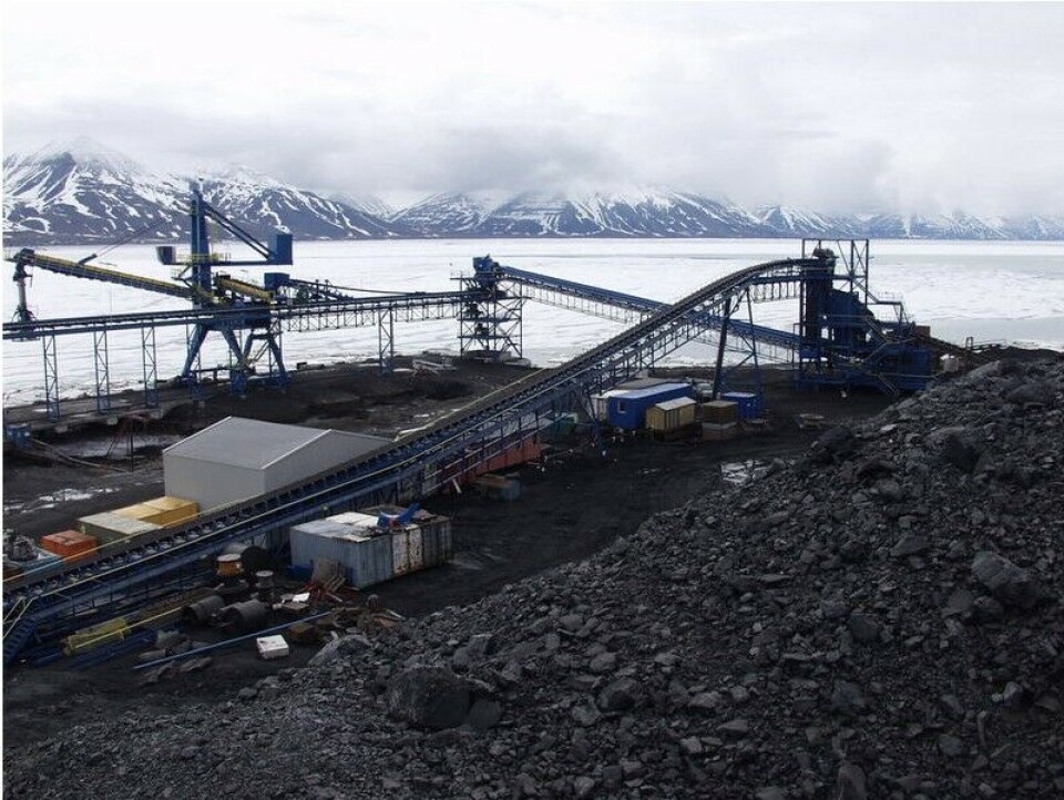 The port facilities for coal shipments in Van Mijenfjord. Photo: Thomas Nilsen