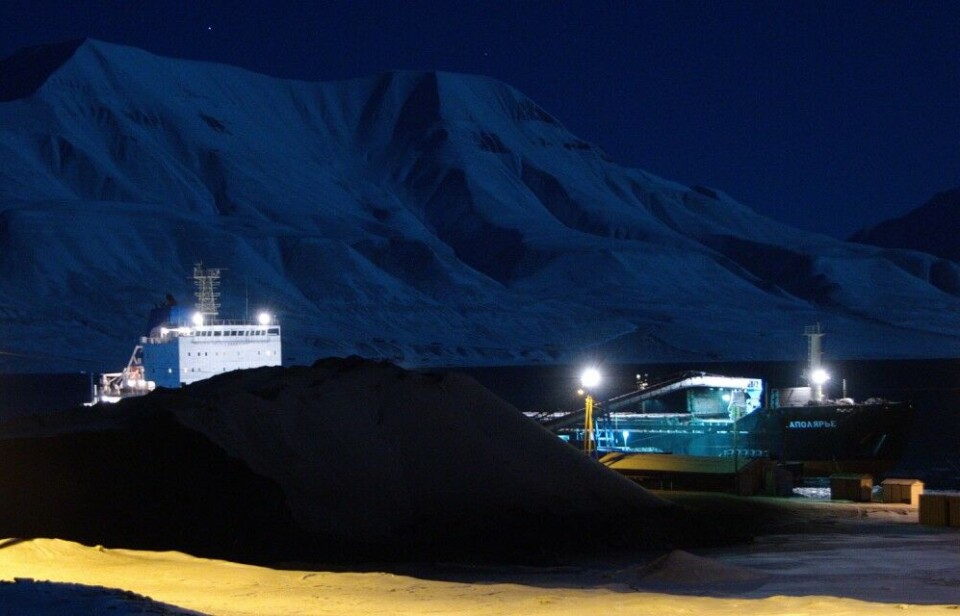 Loading coal in Barentsburg. Photo: Bjørn Frantzen