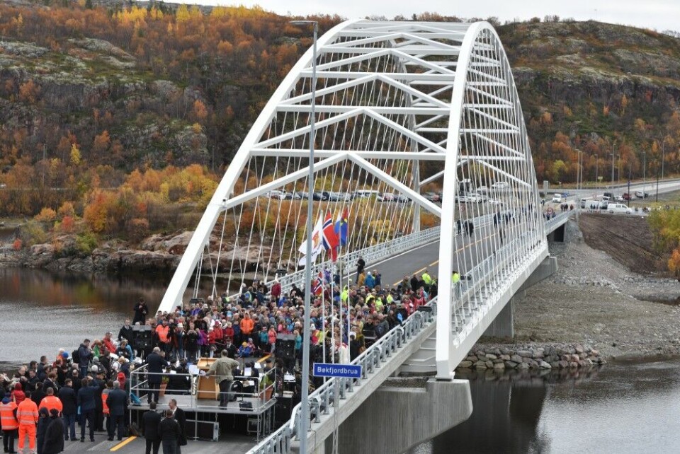 The new Bridge cross the water at the estuary of the Pasvik River. Photo: Thomas Nilsen