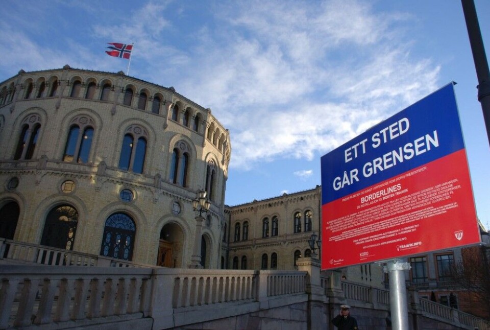 The art installation sign 'Borderlines' outside the Norwegian Parliament in 2011. Photo: Atle Staalesen