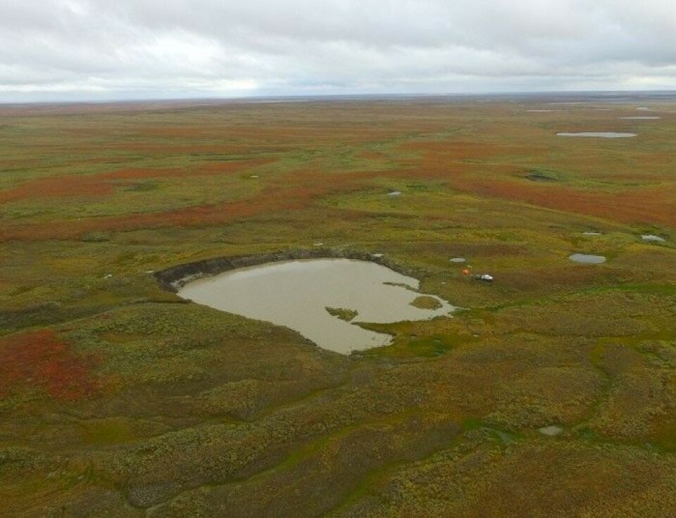Sinkhole in Yamal filled up with water. Photo: A. Khomutova, ikz.ru