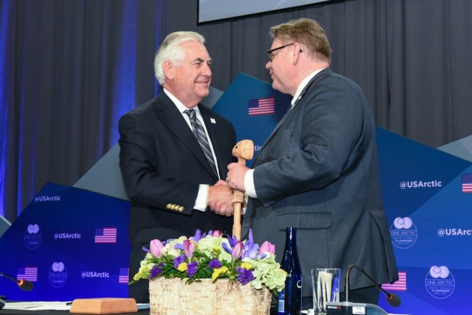 U.S. Secretary of State Rex Tillerson hands the Arctic Council gavel over to Finland’s Minister of Foreign Affairs Timo Soini in Fairbanks, Alaska in May 2017. Photo: Arctic Council Secretariat
