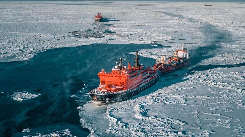 Icebreaker escort in icy water. Photo: Rosatom
